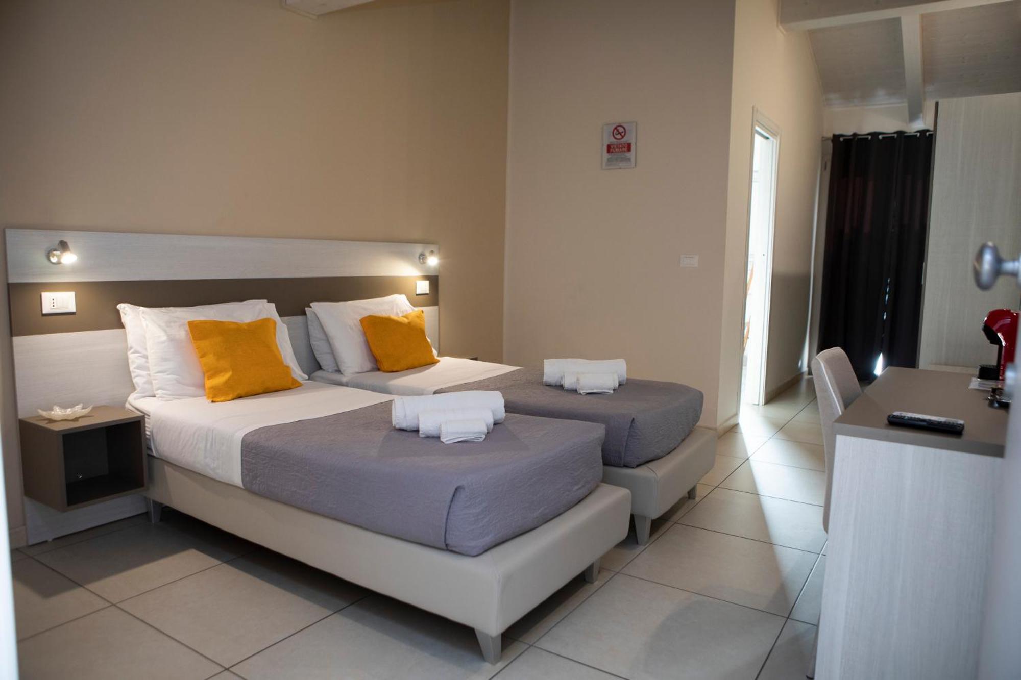 La Perla Amantea - Rooms & Apartaments מראה חיצוני תמונה