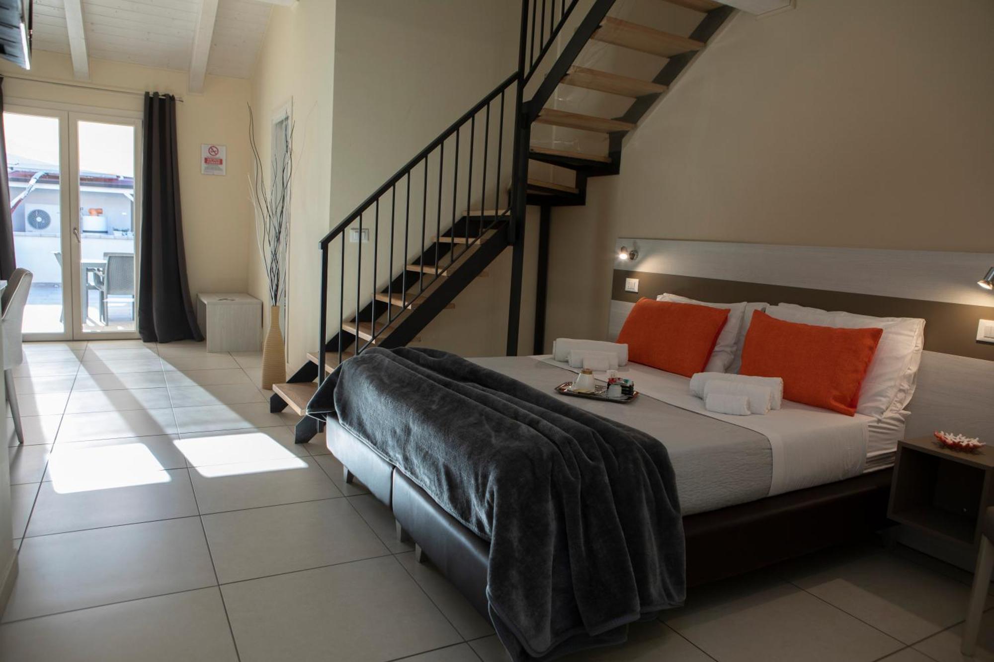 La Perla Amantea - Rooms & Apartaments מראה חיצוני תמונה